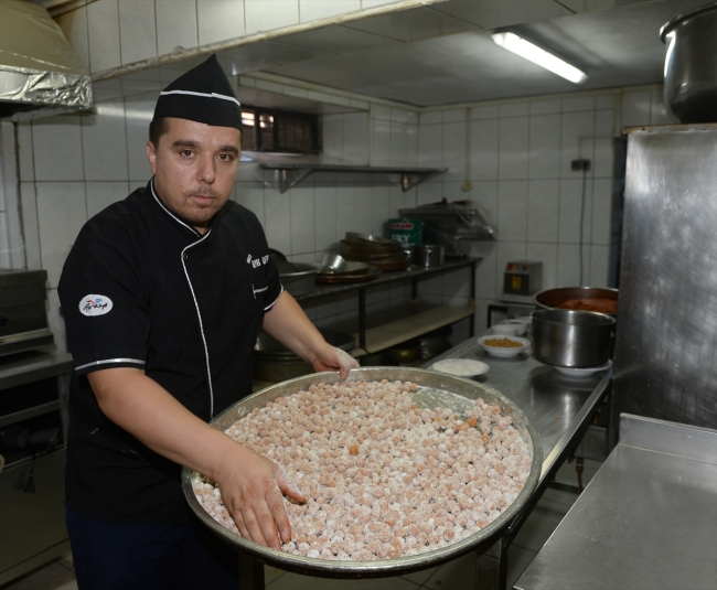 Uşak mutfağından gelen Yörük yemeği "topalak"